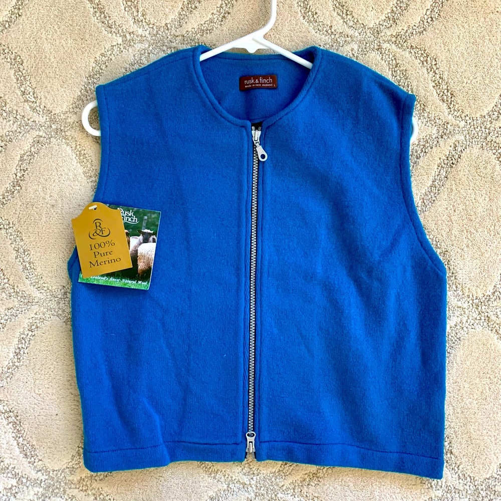 Rusk & Finch 100% New Zealand wool sweater vest with zip.